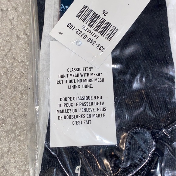 NWT - Hollister Unisex Floral 9” Boardshort (White & Floral Print) - Picture 5 of 8